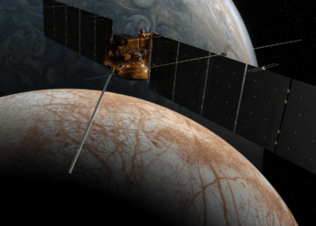 Render artistico della missione Europa Clipper. Credits: NASA/JPL-Caltech