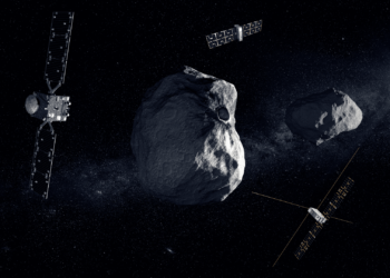 La missione Hera dell'ESA verso il sistema di asteroidi binari Didymos e i due CubeSat che trasporterà, Juventas e Milani. Credits: ESA - ScienceOffice.org