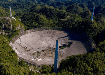 Il radiotelescopio di Arecibo distrutto, dopo il crollo nel dicembre 2020. Credits: Ricardo Arduengo/AFP