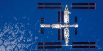 La stazione spaziale Tiangong fotografata dalla capsula di rifornimento Tianzhou