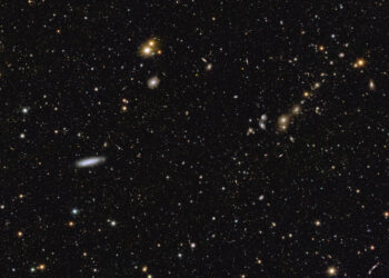 Immagine di Euclid che mostra un'area del mosaico rilasciata dall'ESA il 15 ottobre 2024. L'area è ingrandita dodici volte rispetto al mosaico. Al centro a sinistra, la galassia a spirale NGC 2188. Nell'angolo in alto a destra, il cluster di galassie Abell 3381. Credits: ESA/Euclid/Euclid Consortium/NASA, CEA Paris-Saclay