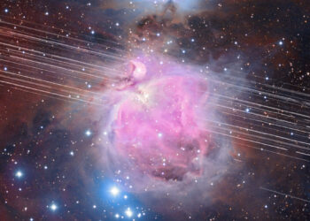 Immagine scattata nel dicembre 2019, combinazione digitale di oltre 65 esposizioni di 3 minuti, della Nebulosa di Orione, sporcata dai satelliti di passaggio. Credits: Amir H. Abolfath