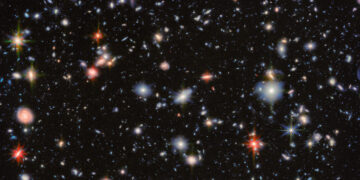 La vista del James Webb sull'Hubble Ultra Deep Field. Credits: ESA/Webb, NASA e CSA, G. Östlin, P. G. Perez-Gonzalez, J. Melinder, la collaborazione JADES, M. Zamani (ESA/Webb)
