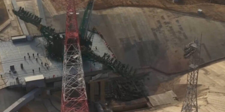 La rampa di lancio Site 31/6 di Baikonur danneggiata dopo il lancio della missione Soyuz MS28.